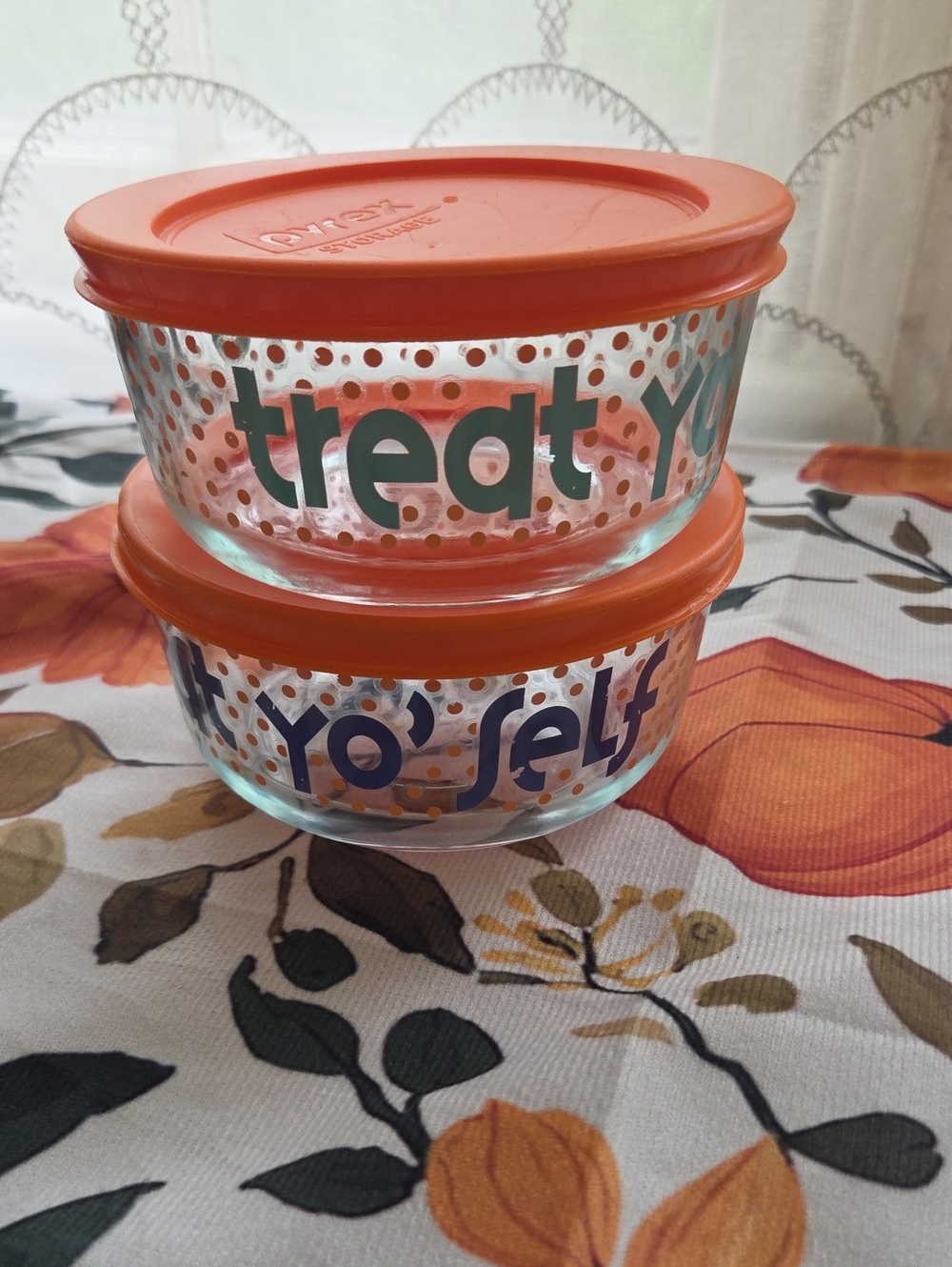 Pyrex Treat Yo Self Glass Storage Bowls Set of 2 With Lids 2 Cup
